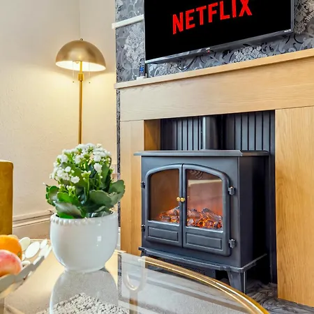 Holiday home King Bed - Luxury 3br House - Fast Wi-fi